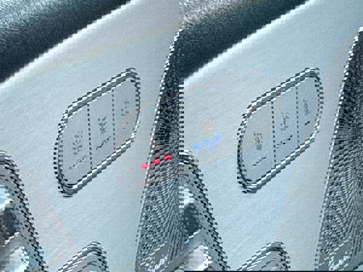 Used 2023 Mercedes-Benz GLS 450 4MATIC image 21