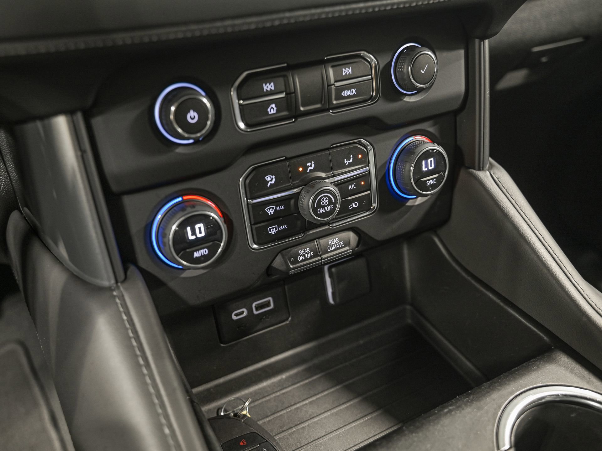 Used 2023 Chevrolet Suburban LS image 23