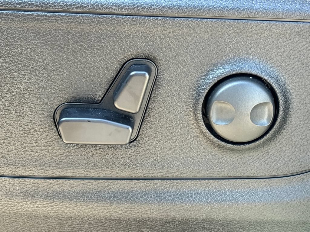 New 2026 RAM 1500 4x4 Crew Cab image 33