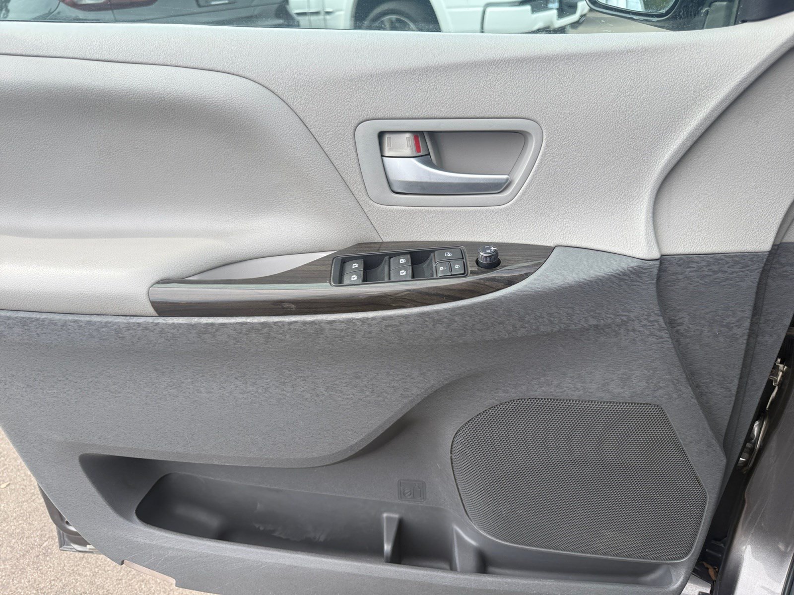 Used 2015 Toyota Sienna XLE Premium AWD/4WD image 13