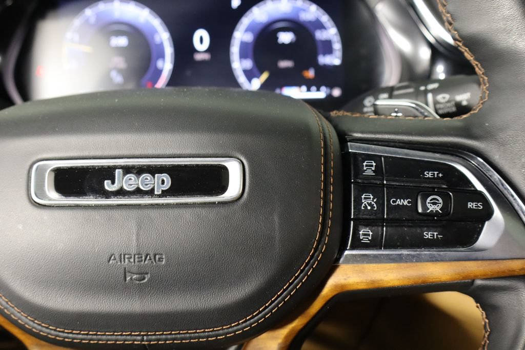 Used 2023 Jeep Grand Cherokee Summit AWD/4WD image 10