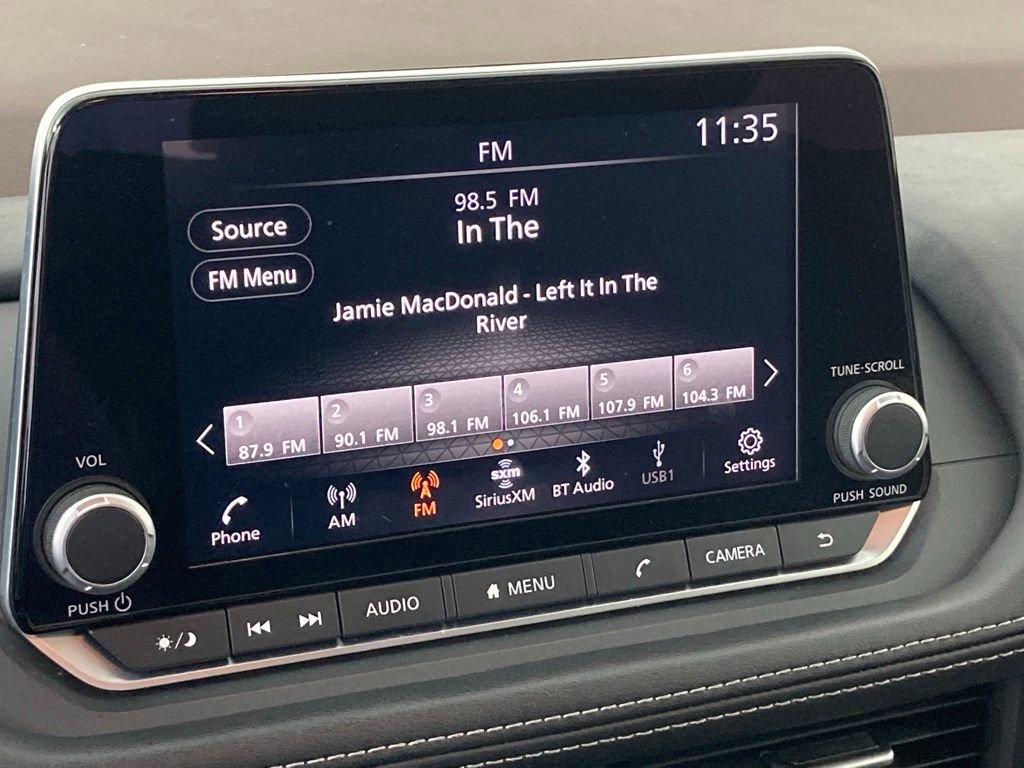 Used 2023 Nissan Rogue SV image 4