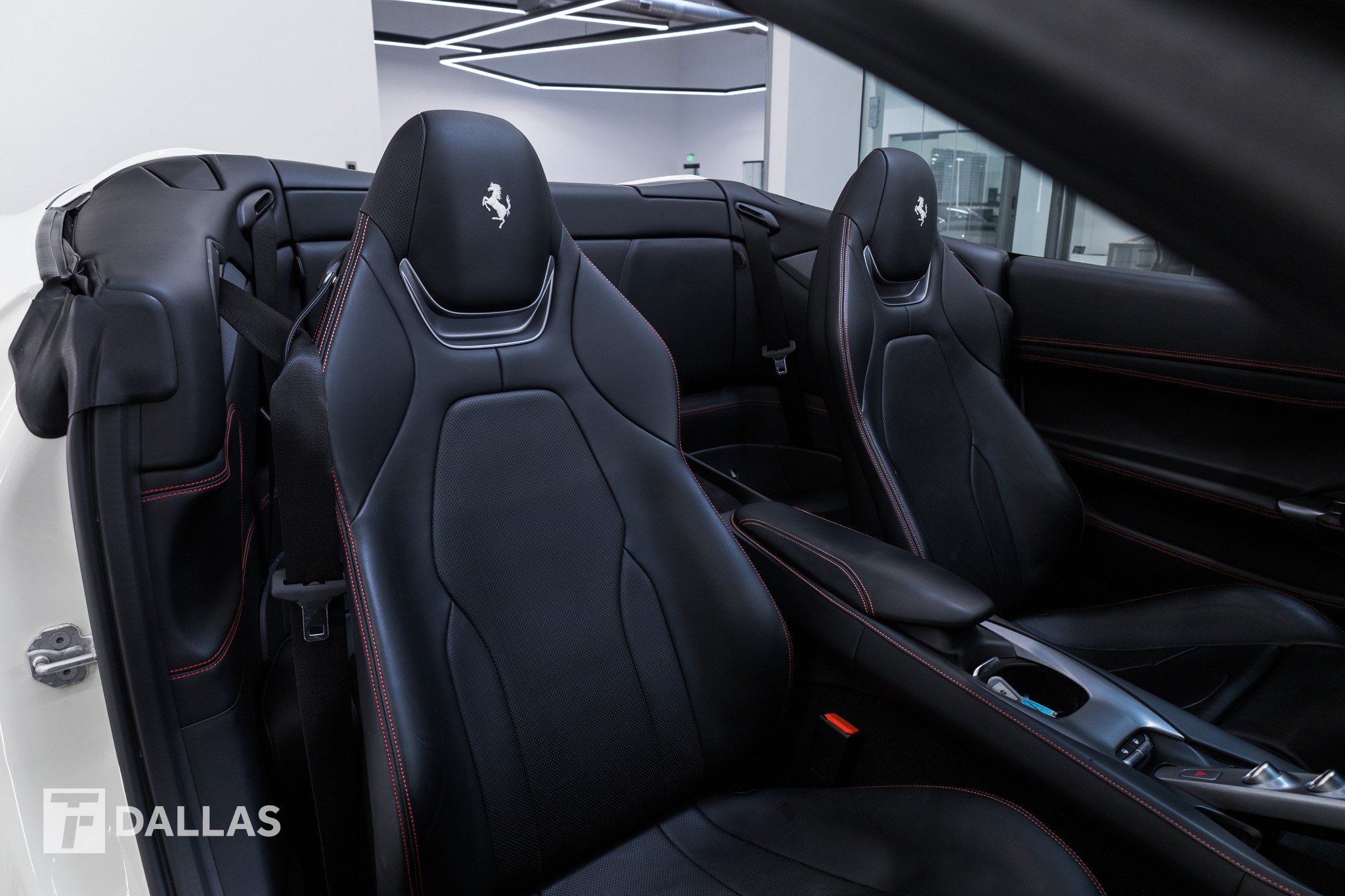 Used 2020 Ferrari Portofino RWD image 36