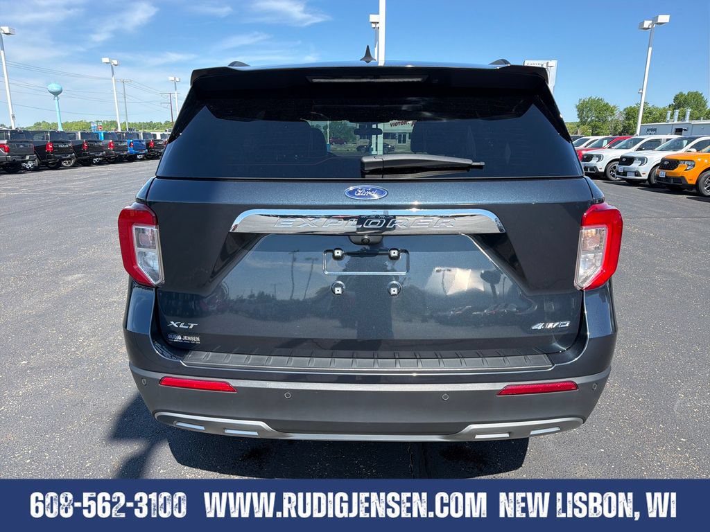 Used 2024 Ford Explorer XLT w/ Equipment Group 202A AWD/4WD image 4