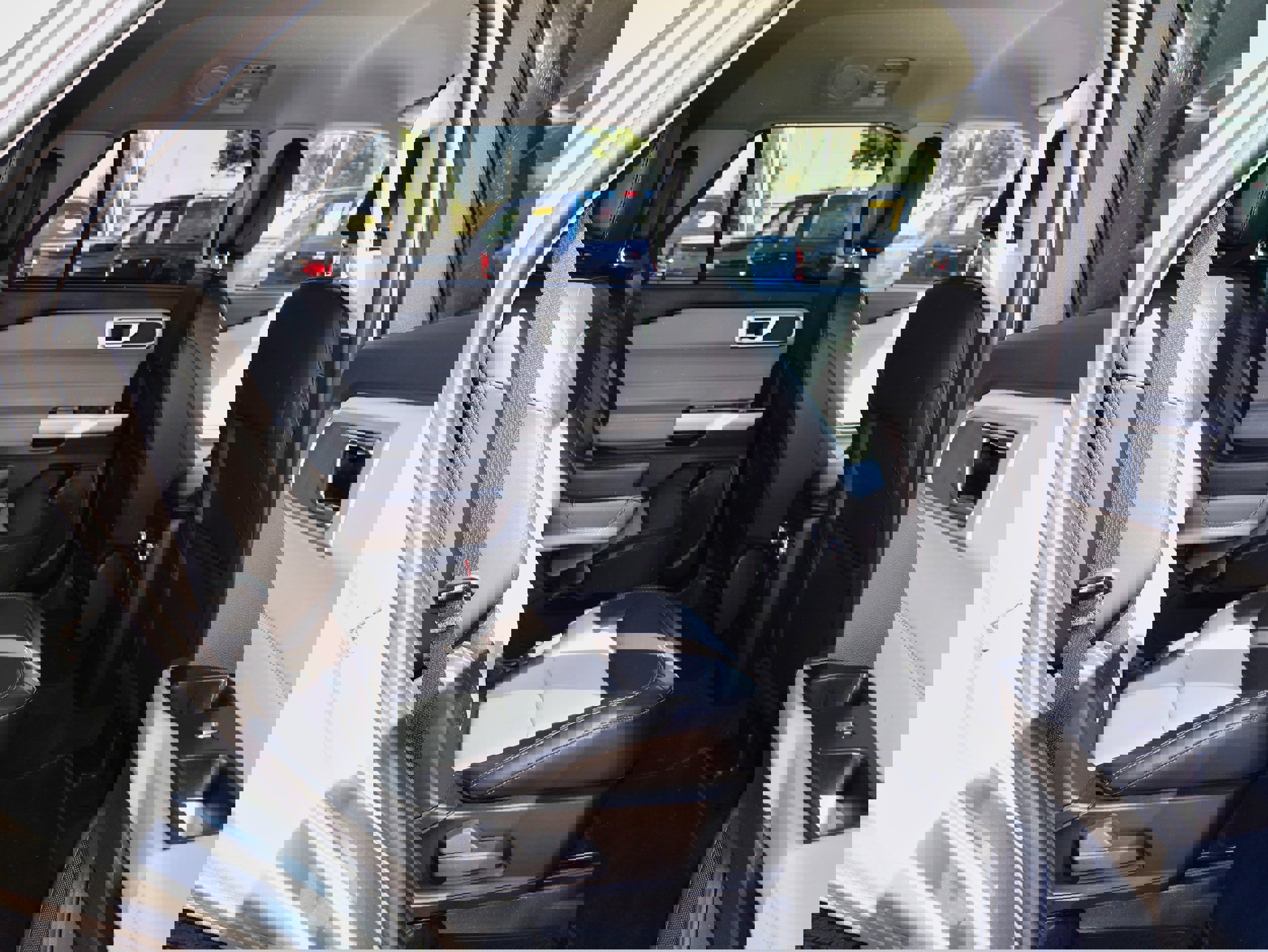 Used 2022 Ford Explorer XLT w/ Equipment Group 202A image 28