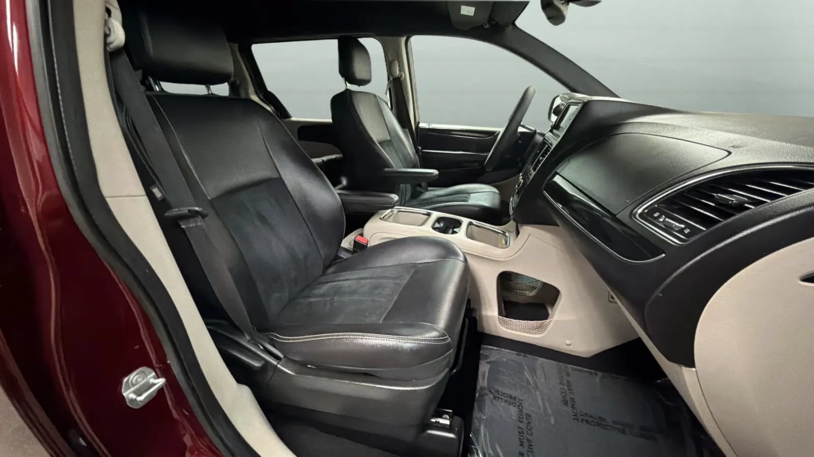 Used 2018 Dodge Grand Caravan SXT FWD image 22