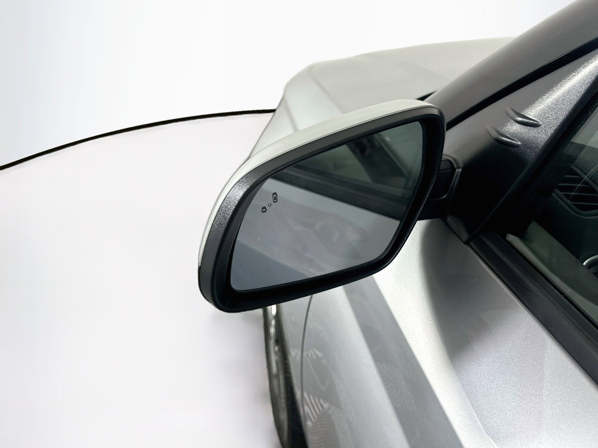 Used 2025 Hyundai Venue SEL FWD image 16