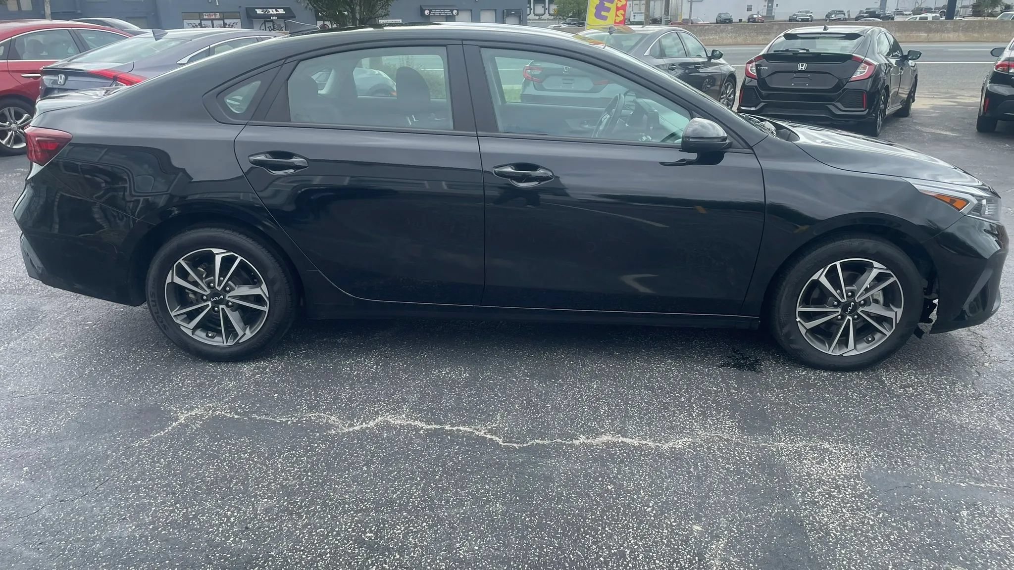 Used 2024 Kia Forte LXS w/ LXS Technology Package FWD image 4