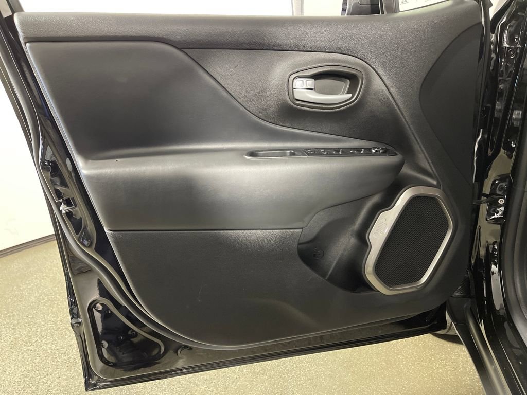 Used 2023 Jeep Renegade Latitude image 19