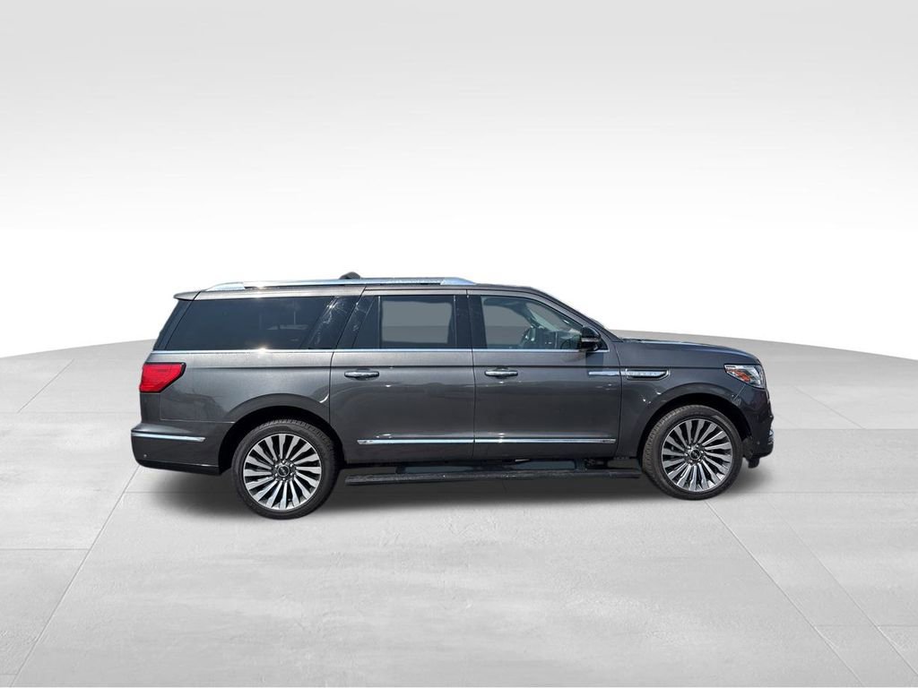 Used 2018 Lincoln Navigator L Reserve w/ Technology Package image 2