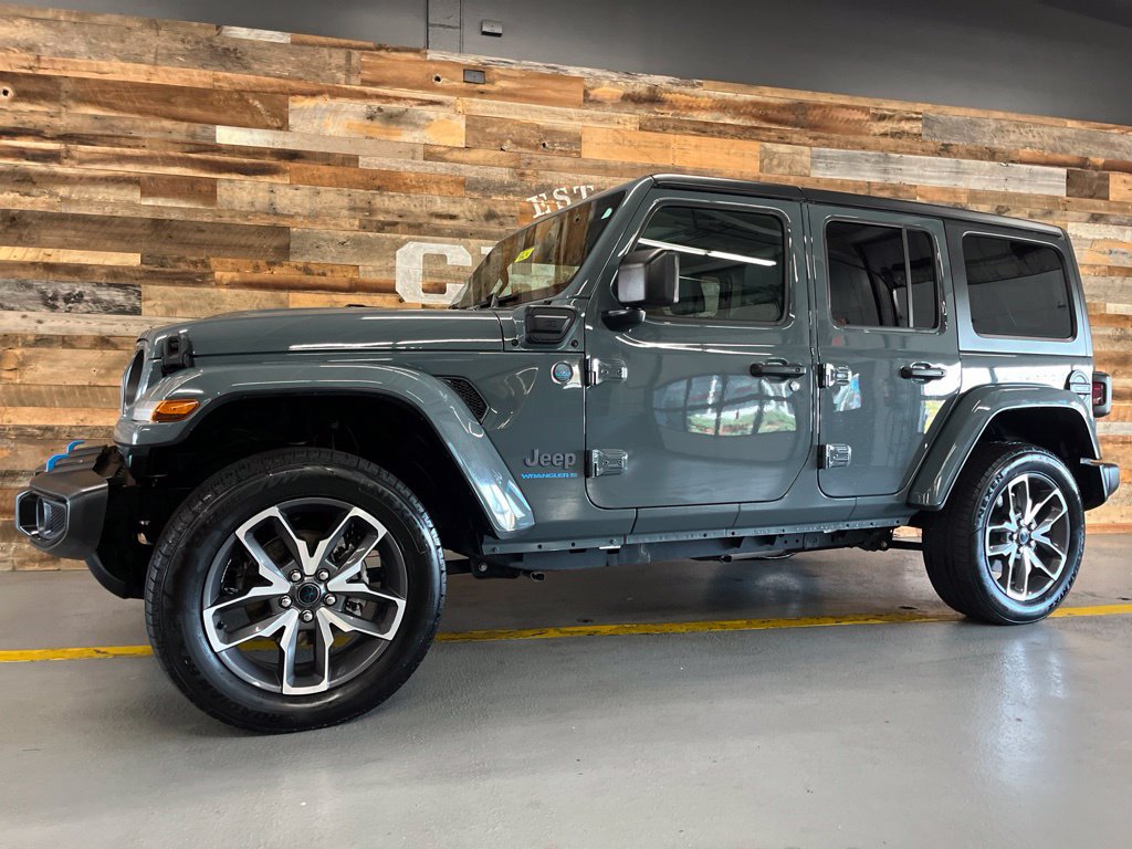 Used 2024 Jeep Wrangler Unlimited w/ Convenience Group AWD/4WD image 17