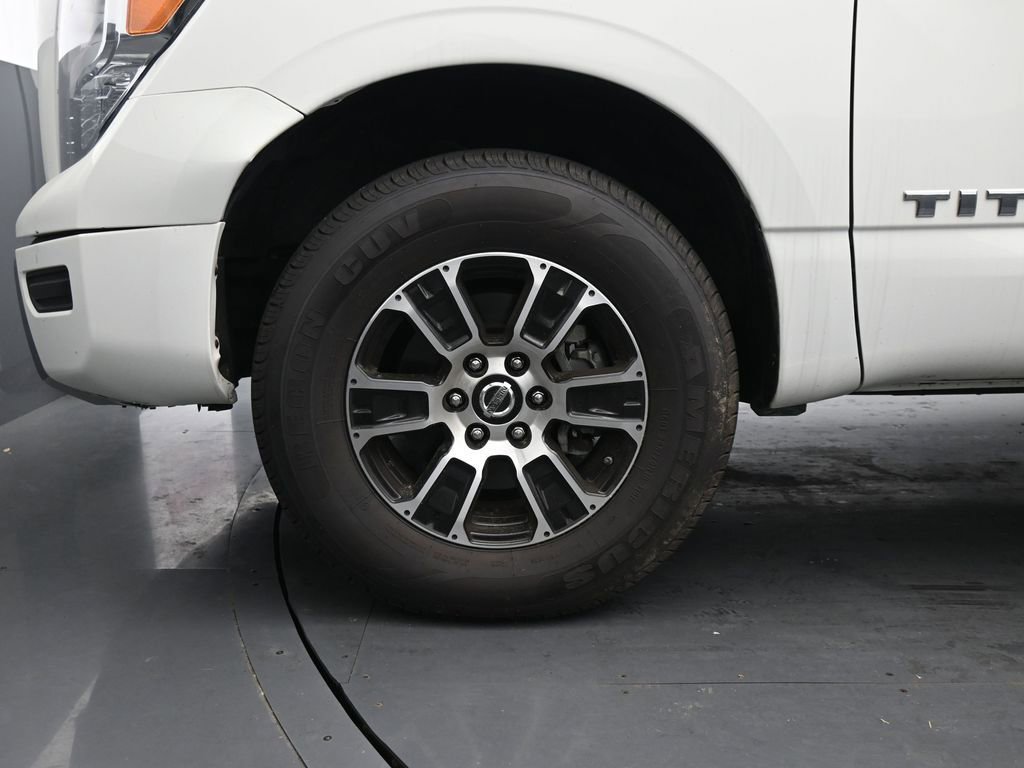 Used 2022 Nissan Titan SV image 12