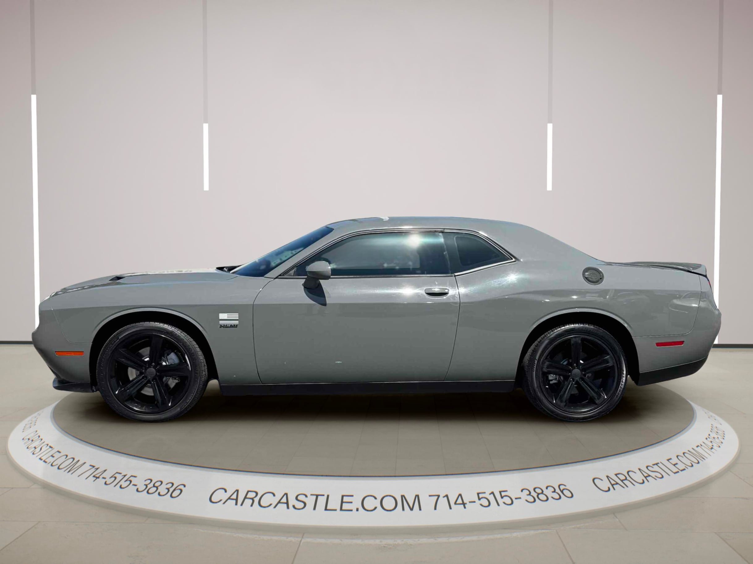 Used 2018 Dodge Challenger R/T RWD image 2