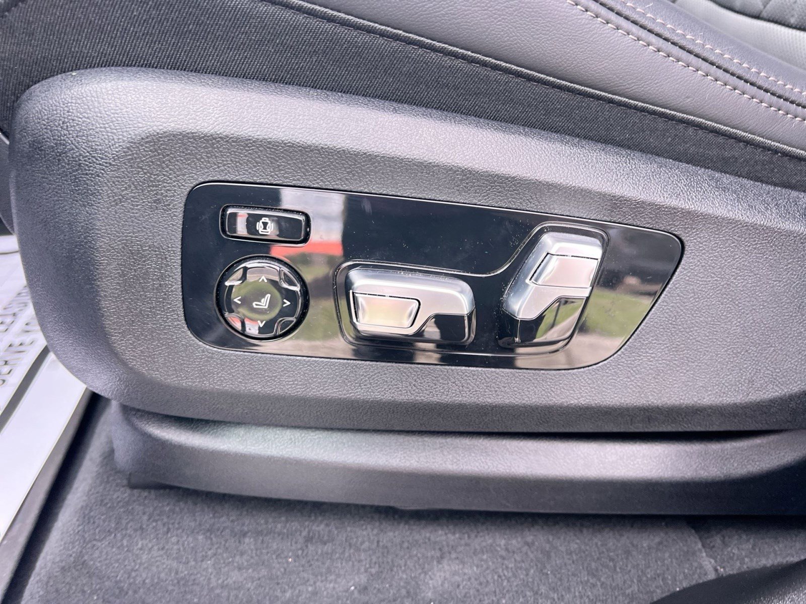 Used 2026 BMW X5 xDrive50e w/ Executive Package image 14