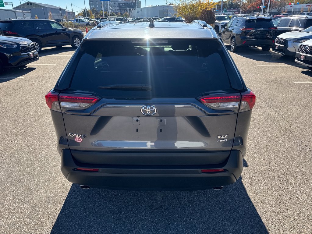 Used 2021 Toyota RAV4 XLE w/ Convenience Package AWD/4WD image 6
