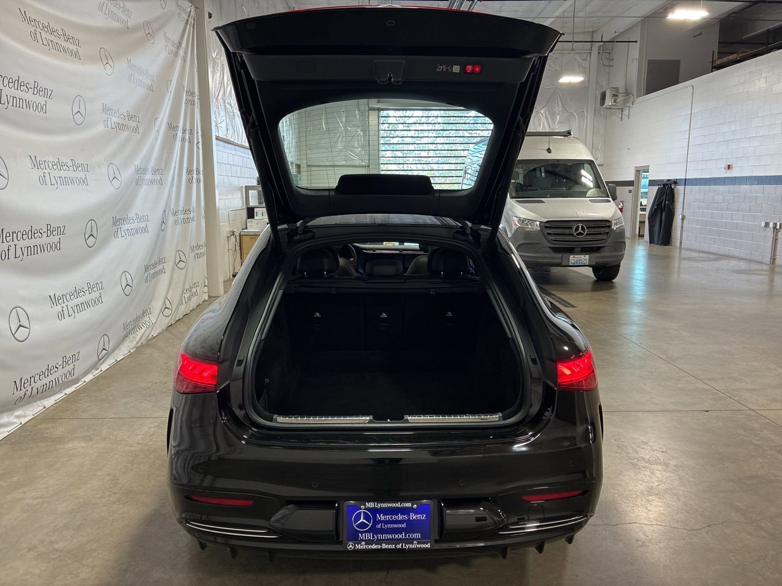 Used 2023 Mercedes-Benz EQS 580 4MATIC Sedan w/ Exclusive Trim Package image 32