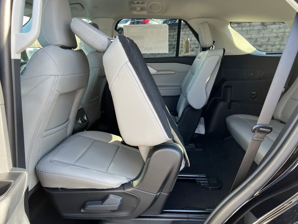 Used 2026 Ford Explorer Active w/ Active Comfort Package image 5