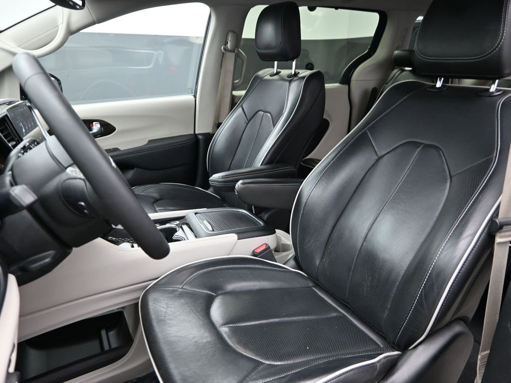 Used 2024 Chrysler Pacifica Limited image 15