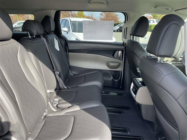 New 2026 Kia Carnival image 17