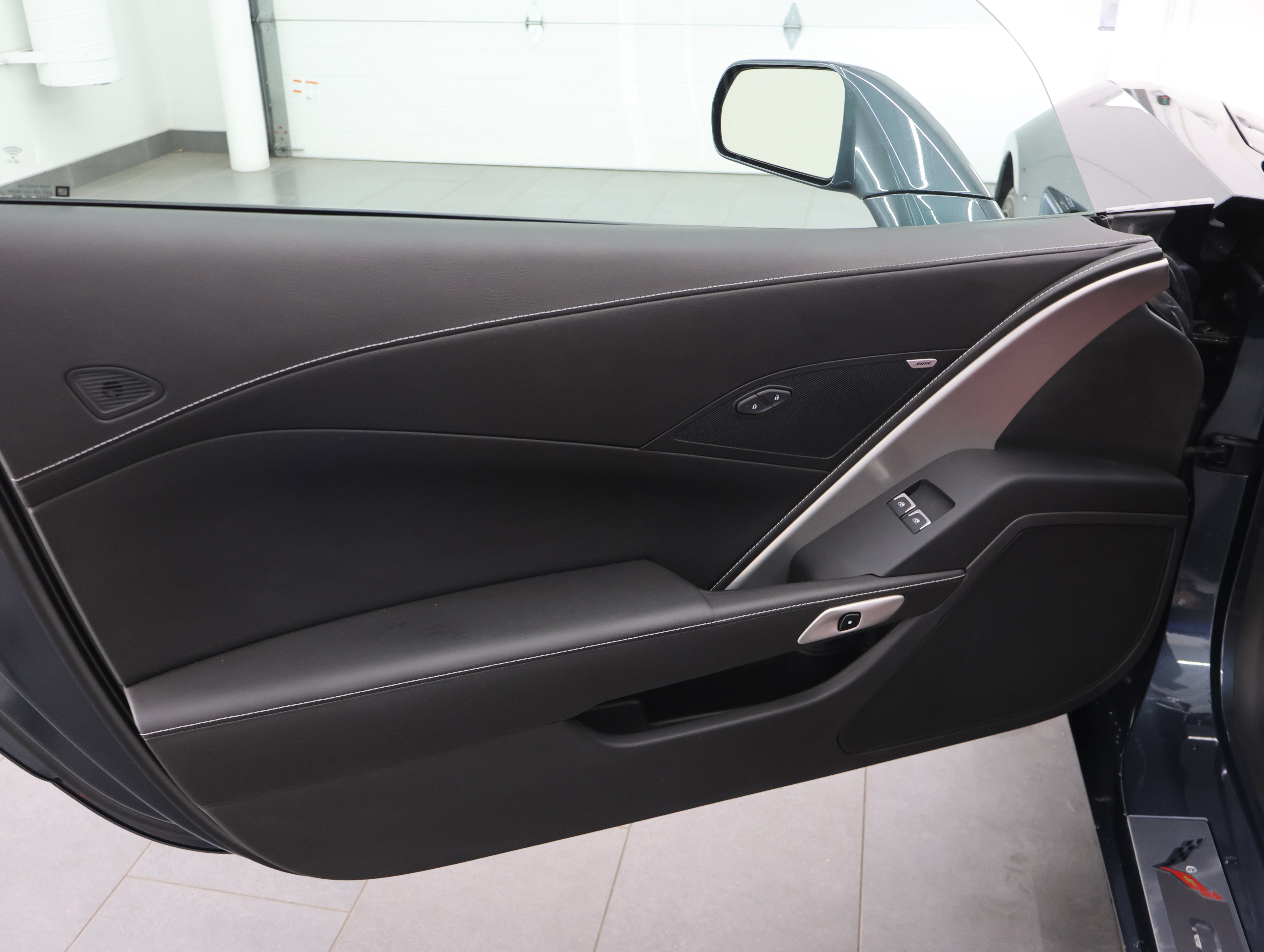 Used 2019 Chevrolet Corvette Stingray Coupe w/ Carbon Flash Badge Package RWD image 30