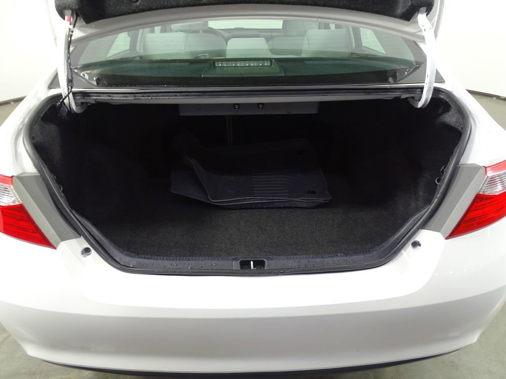 Used 2017 Toyota Camry LE image 17