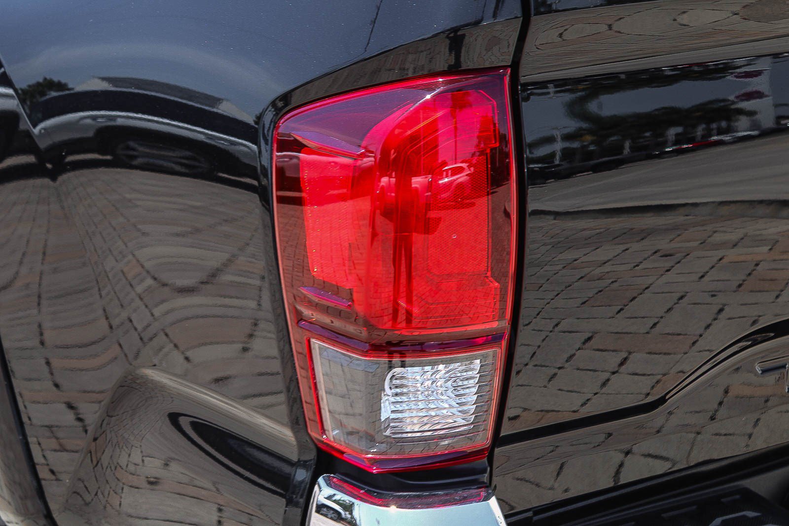 Used 2018 Toyota Tacoma SR5 RWD image 10