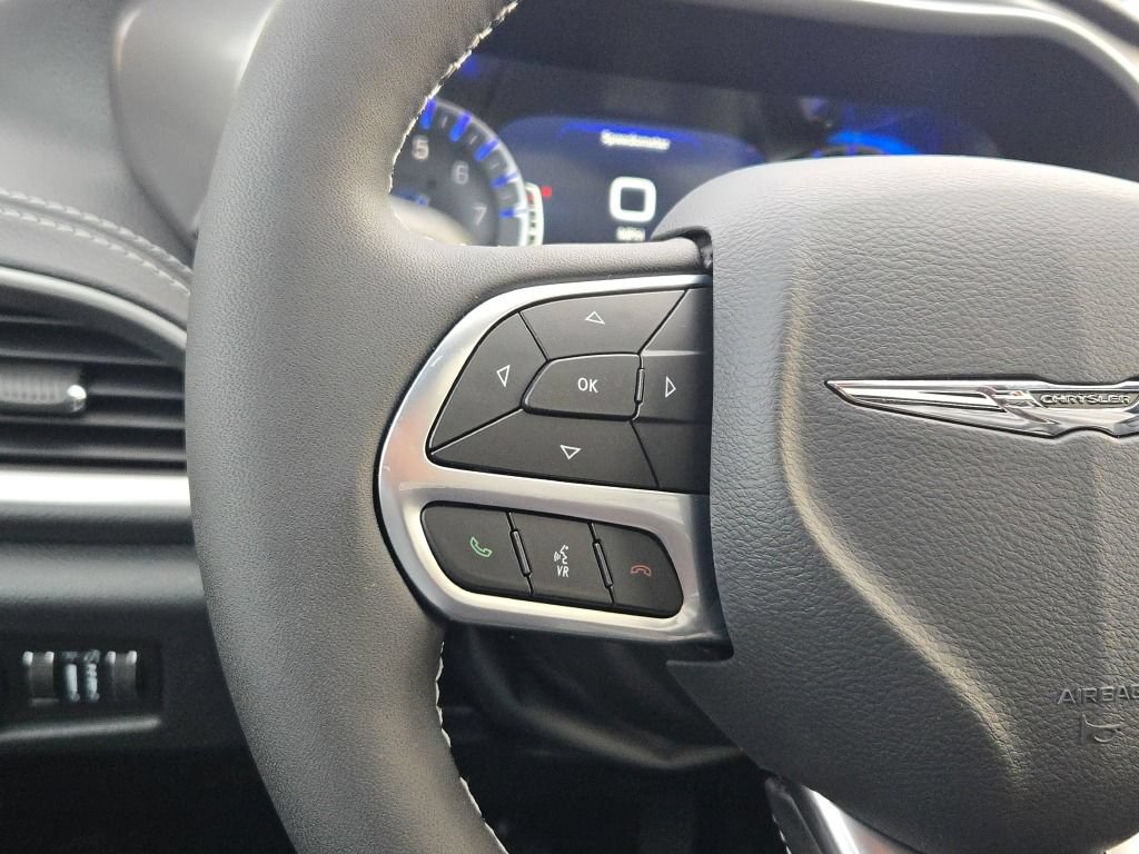 New 2026 Chrysler Pacifica Select AWD/4WD image 32