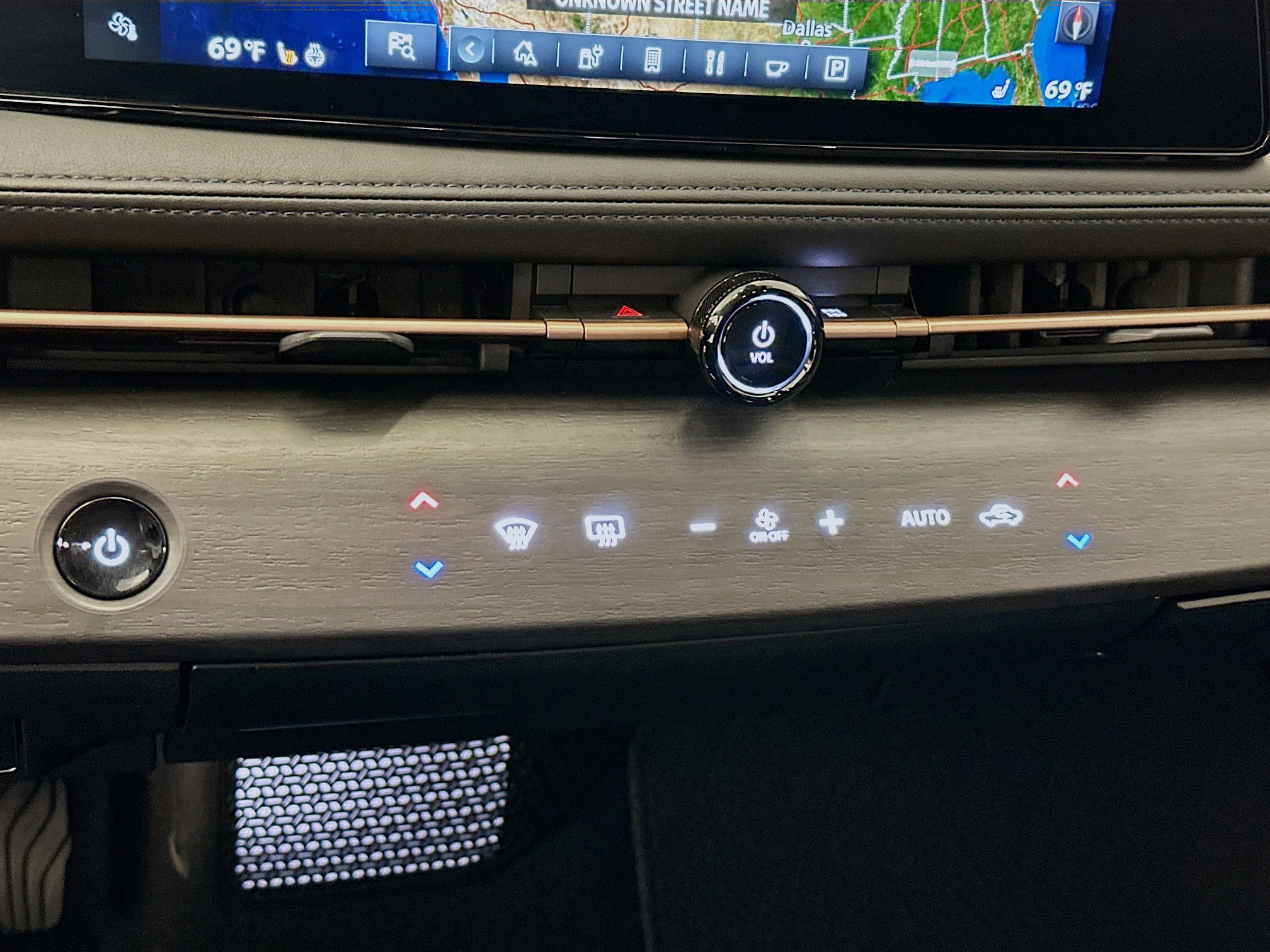 Used 2023 Nissan Ariya AWD image 24