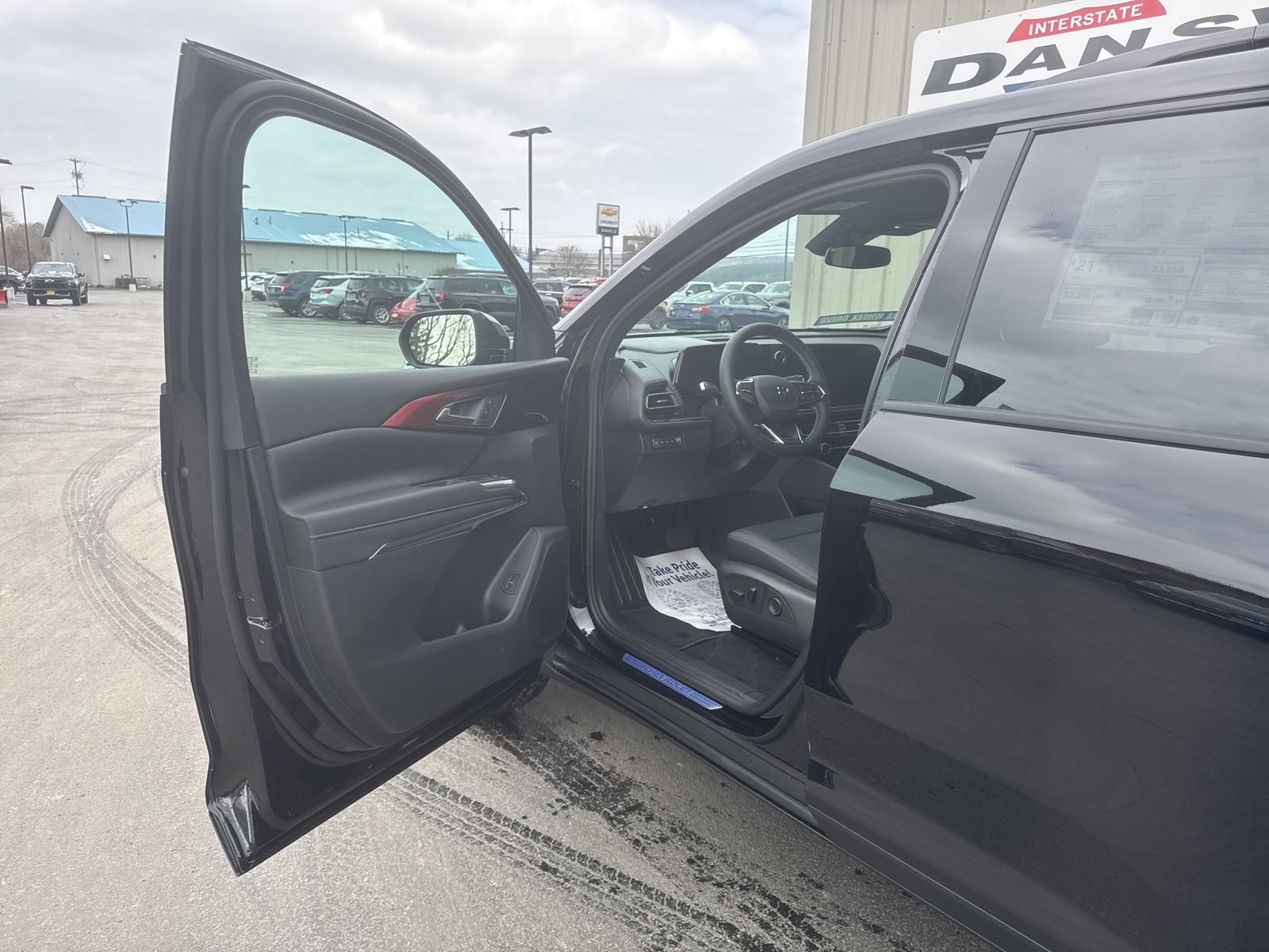 New 2026 Chevrolet Traverse Z71 w/ LPO, Floor Liner Package AWD/4WD image 9