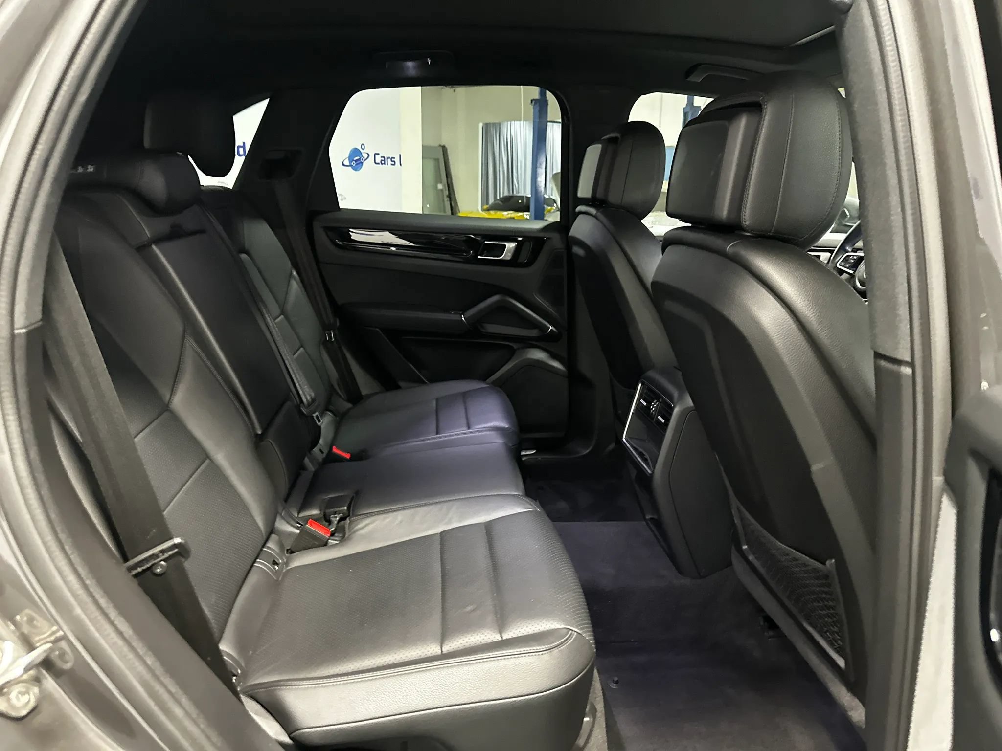 Used 2022 Porsche Cayenne AWD/4WD image 17