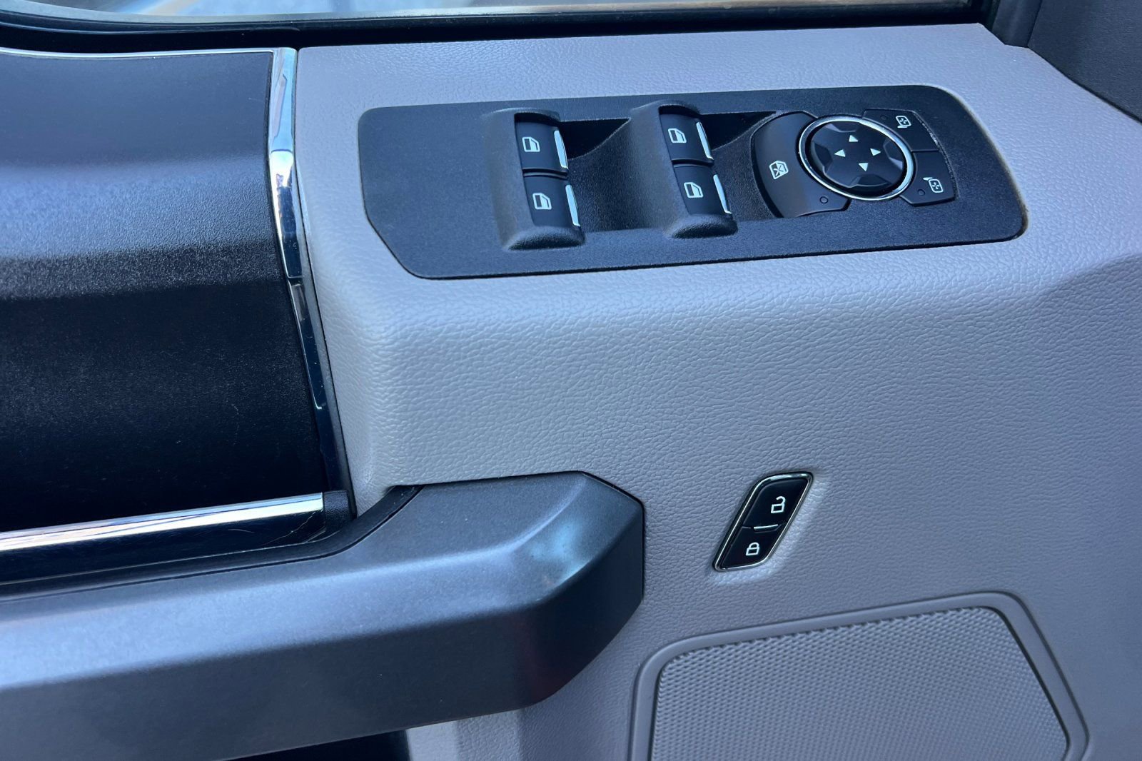 Used 2018 Ford F150 XLT w/ Max Trailer Tow Package image 12