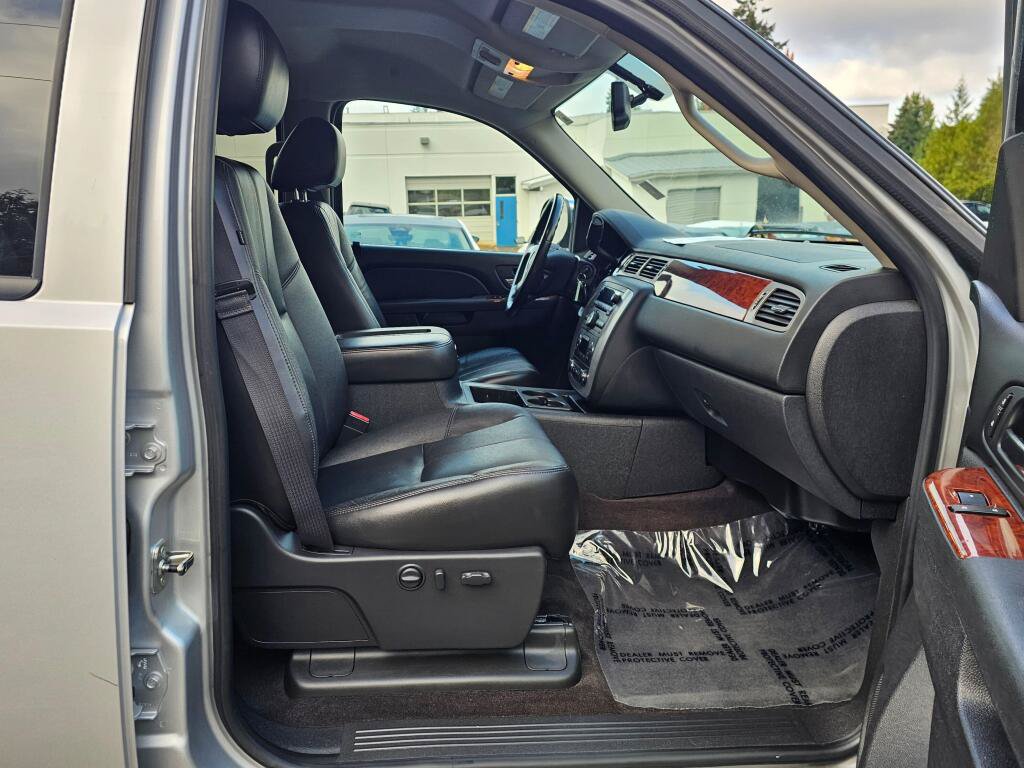 Used 2011 GMC Sierra 1500 SLT w/ Chrome Essentials Package AWD/4WD image 11