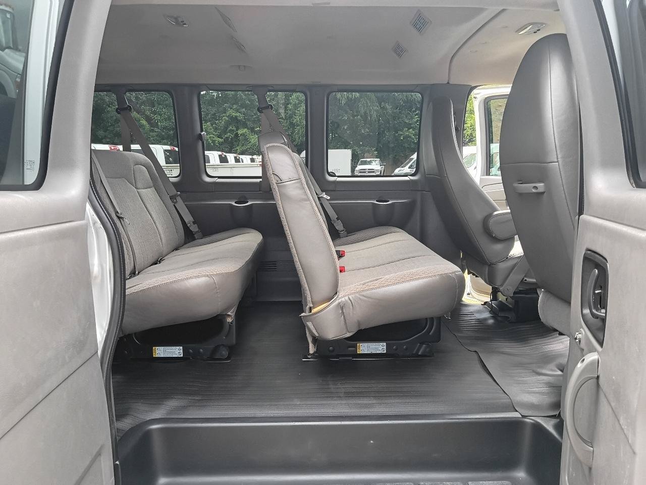 Used 2014 GMC Savana 3500 LS w/ Chrome Appearance Package RWD image 19
