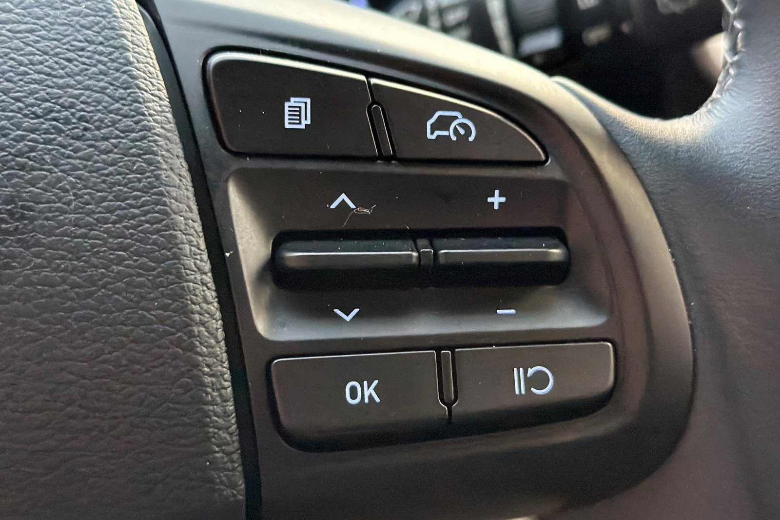 Certified 2023 Hyundai Venue SEL image 31