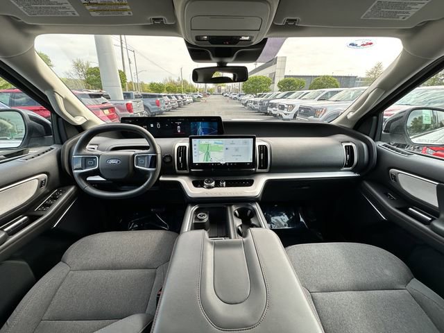 Certified 2025 Ford Expedition Active AWD/4WD image 3