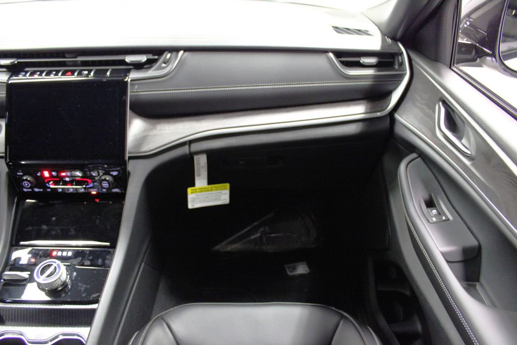 New 2025 Jeep Grand Cherokee Limited w/ Luxury Tech Group II image 30