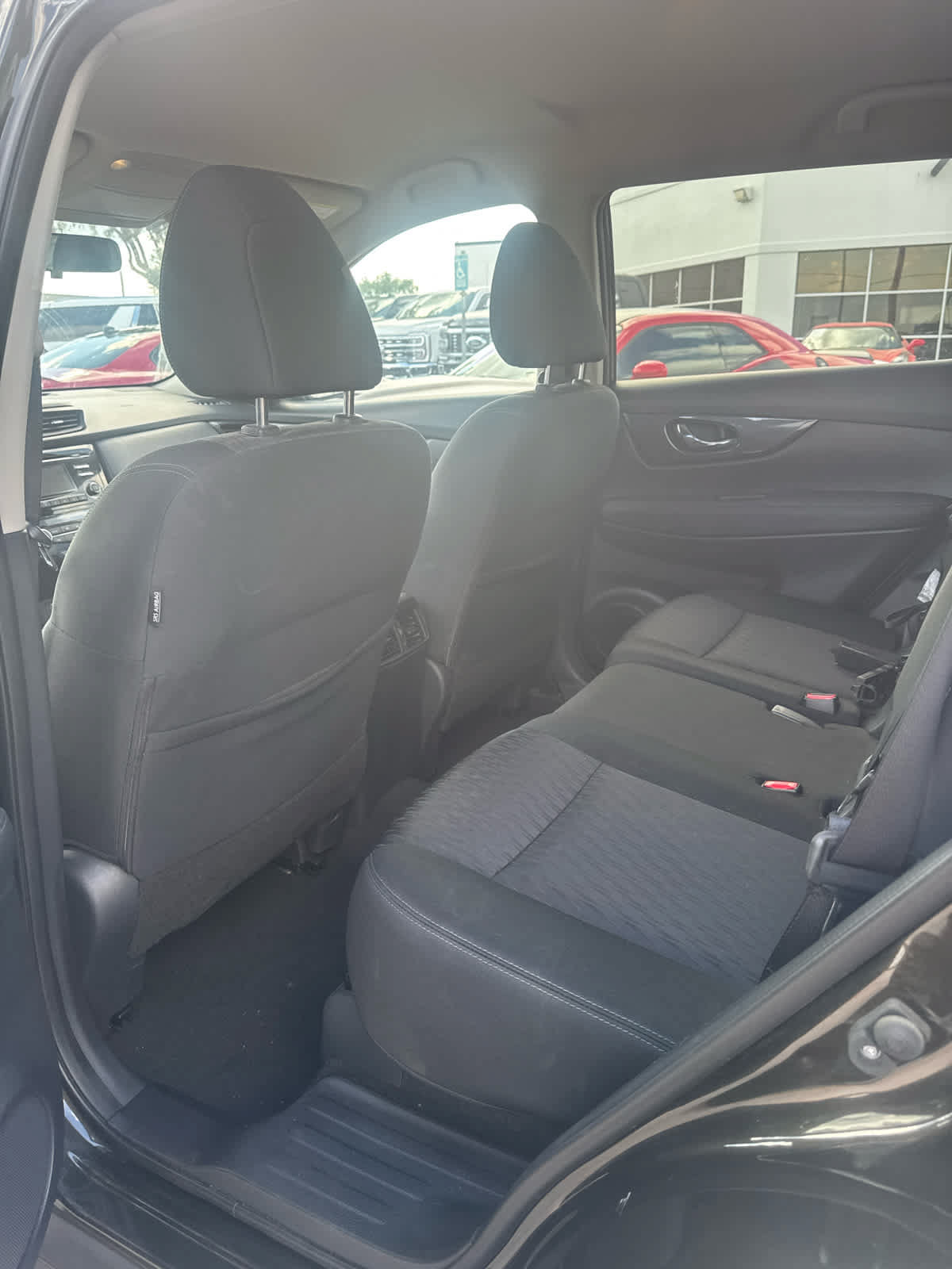 Used 2017 Nissan Rogue SV AWD/4WD image 6