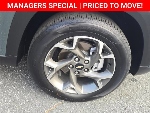 Certified 2025 Chevrolet Trax LT FWD image 19