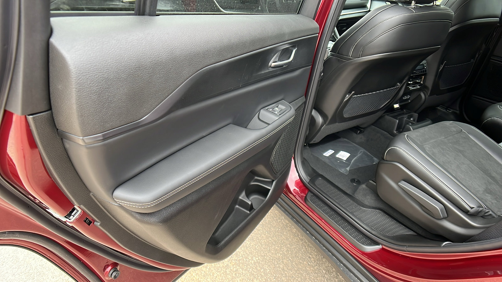 New 2025 Jeep Grand Cherokee L Altitude image 17