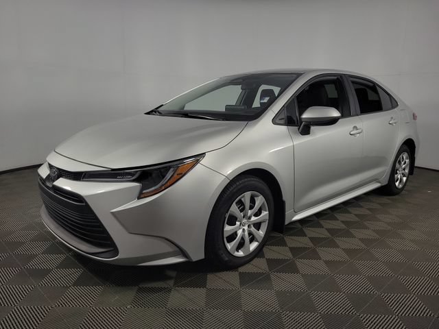 Used 2025 Toyota Corolla LE FWD image 3