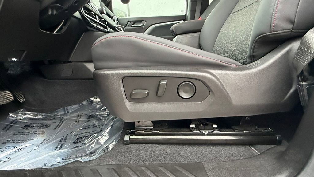 Used 2024 Chevrolet Colorado Z71 w/ Z71 Convenience Package 2 image 18