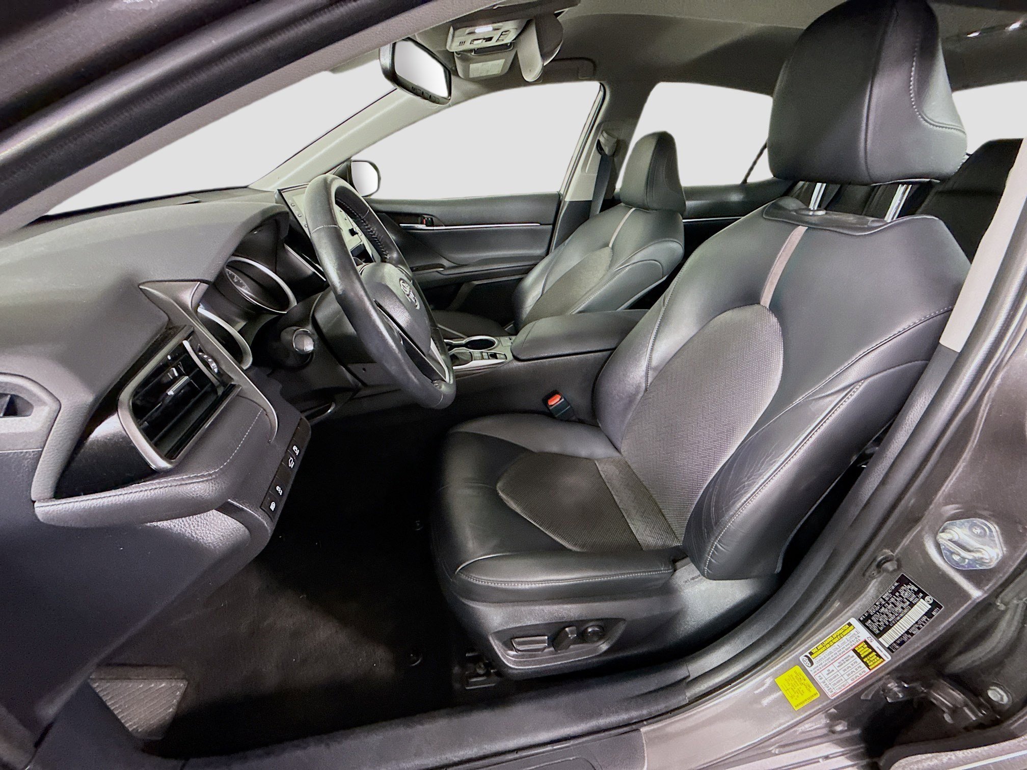 Used 2022 Toyota Camry XLE image 22