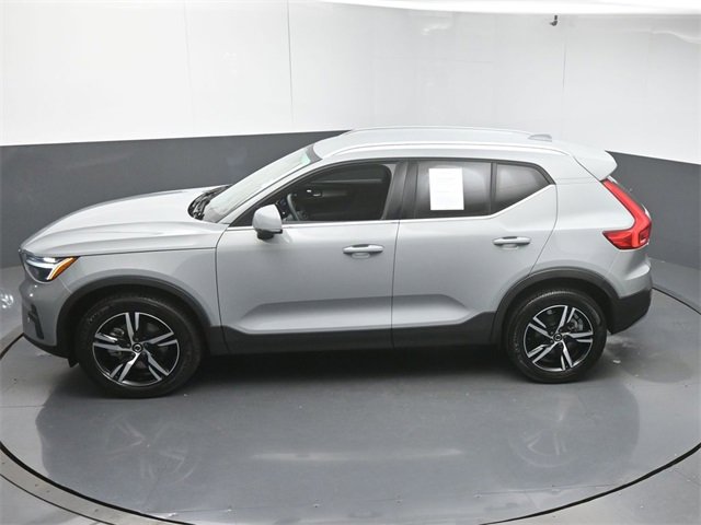 Used 2025 Volvo XC40 B5 Core image 46