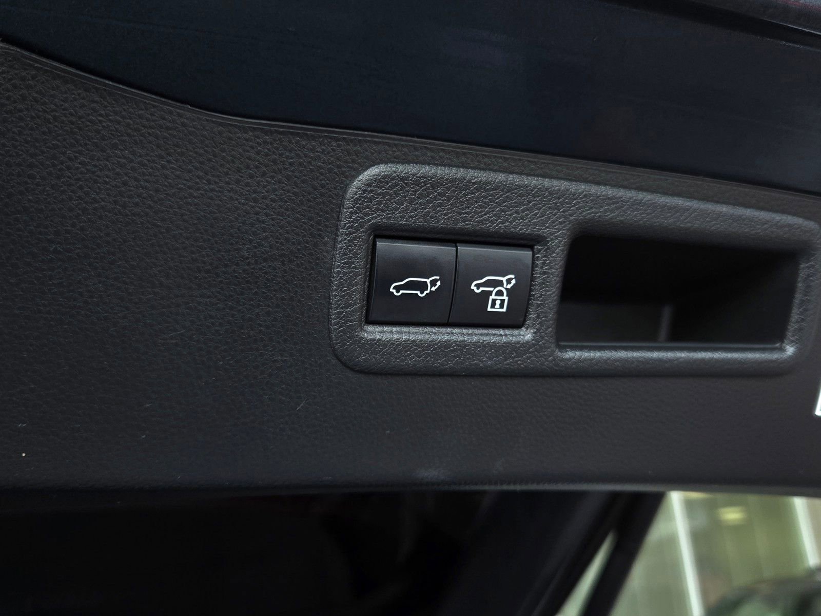 Certified 2021 Toyota Venza XLE image 23