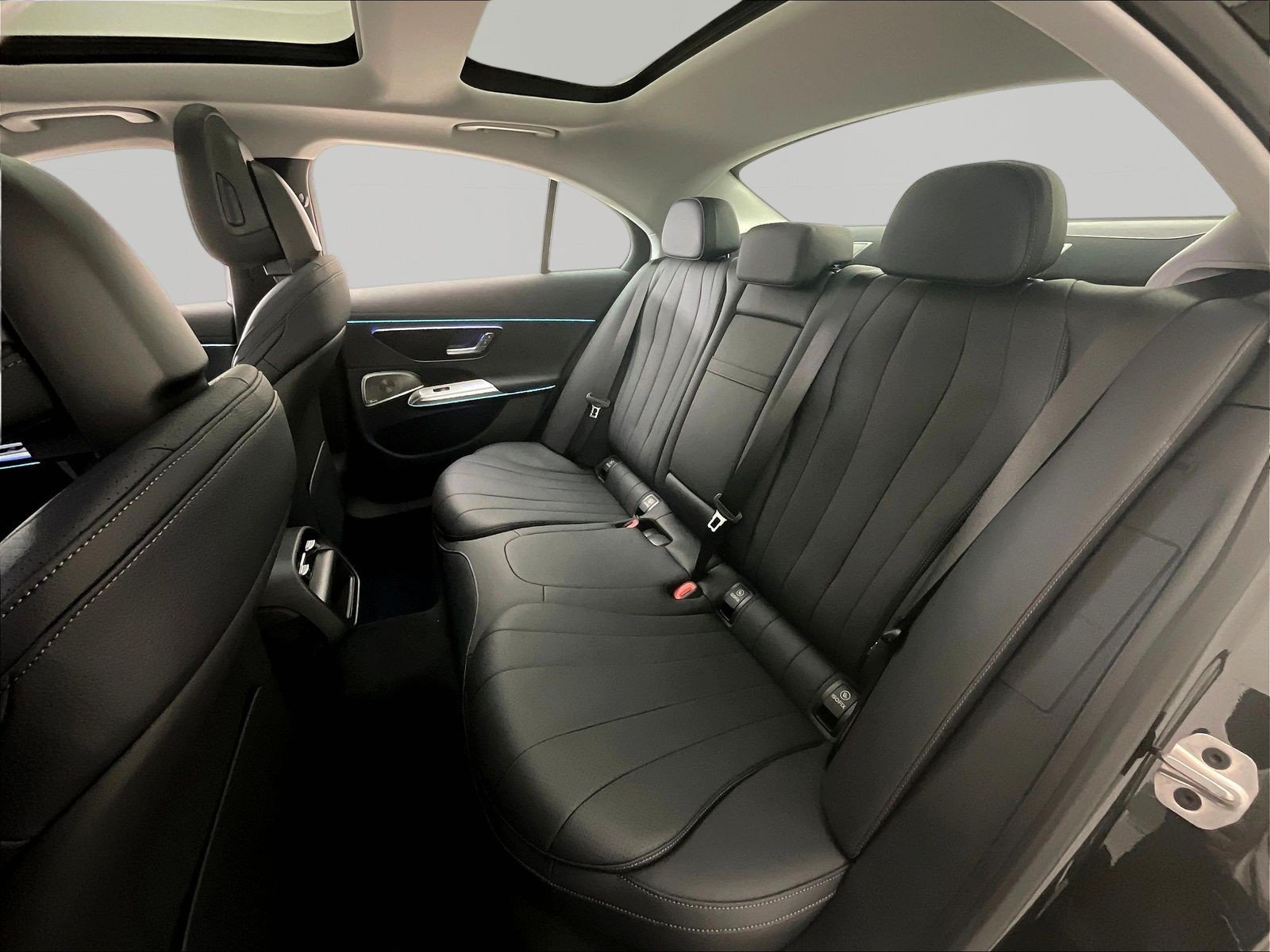 New 2026 Mercedes-Benz E 350 4MATIC Sedan image 17