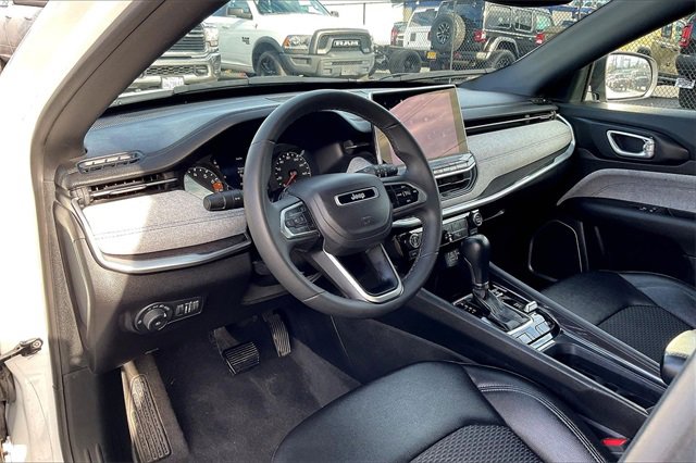 Used 2024 Jeep Compass Latitude image 15
