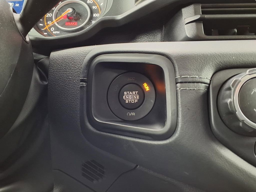 Used 2025 Jeep Wrangler Sahara image 8