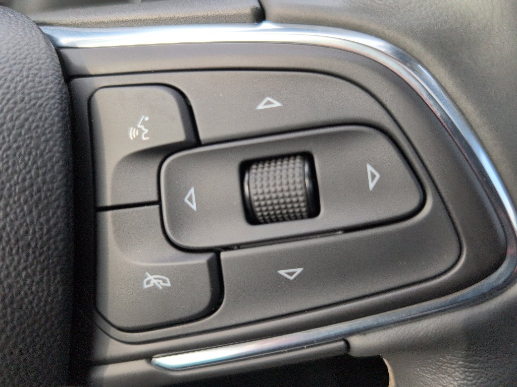 Used 2023 Buick Envision Essence w/ Technology Package I image 30