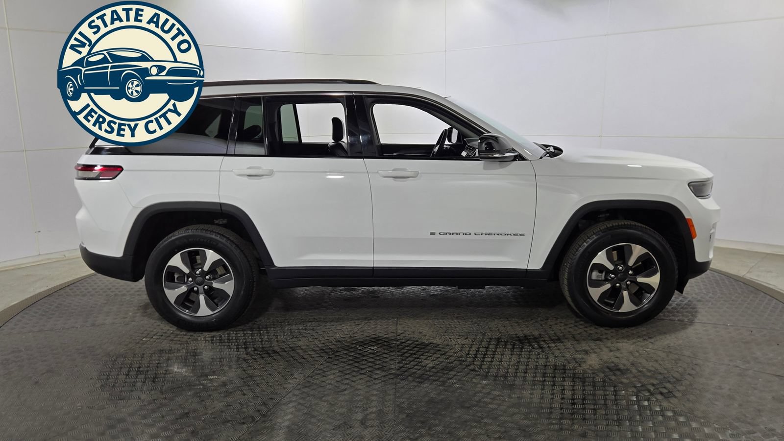 Used 2023 Jeep Grand Cherokee 4WD 4xe image 8