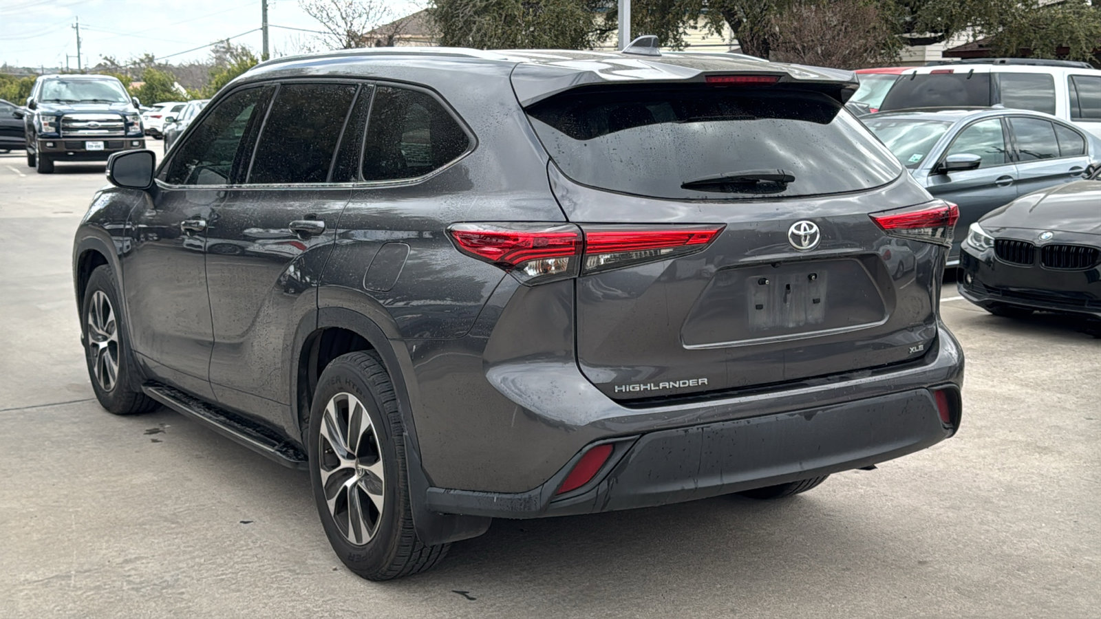 Used 2020 Toyota Highlander XLE image 5